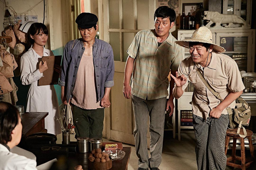 《许三观卖血记》许玉兰的第一次给了谁?