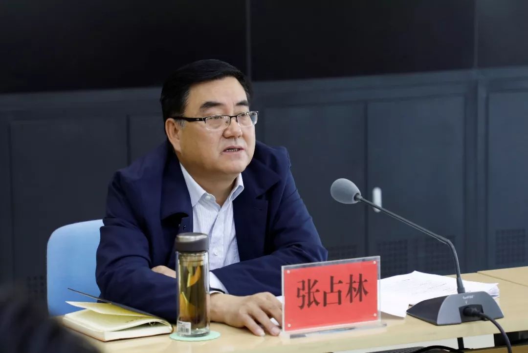 张占林主持召开区委理论学习中心组2018年第11次集体学习会