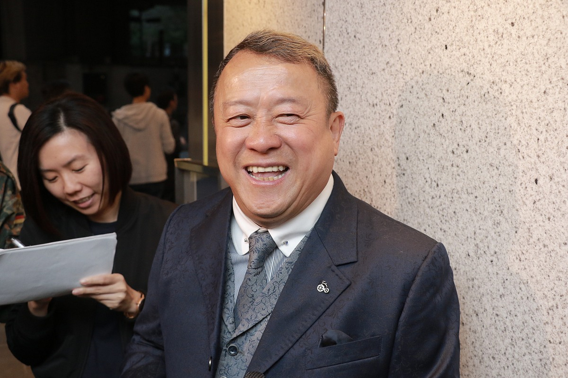 近日,备受瞩目的香港著名演员曾志伟就近期引发的争议事件公开表态