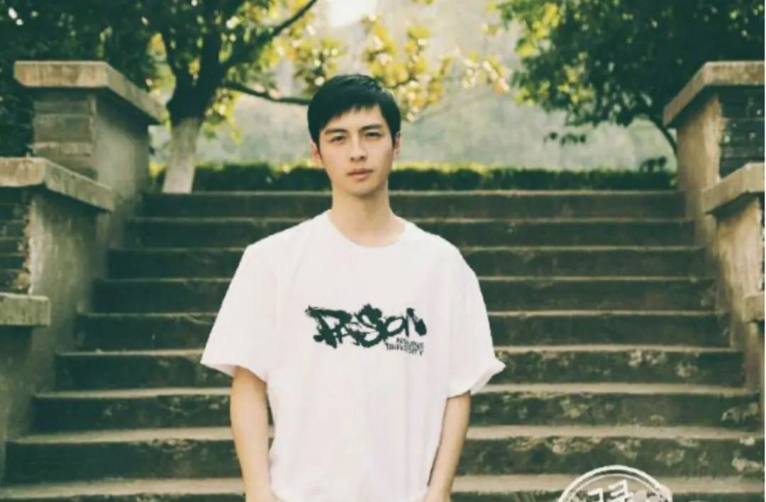 他是南京大学校草,曾是全国奥数一等奖,雅思7分,高考却被质疑