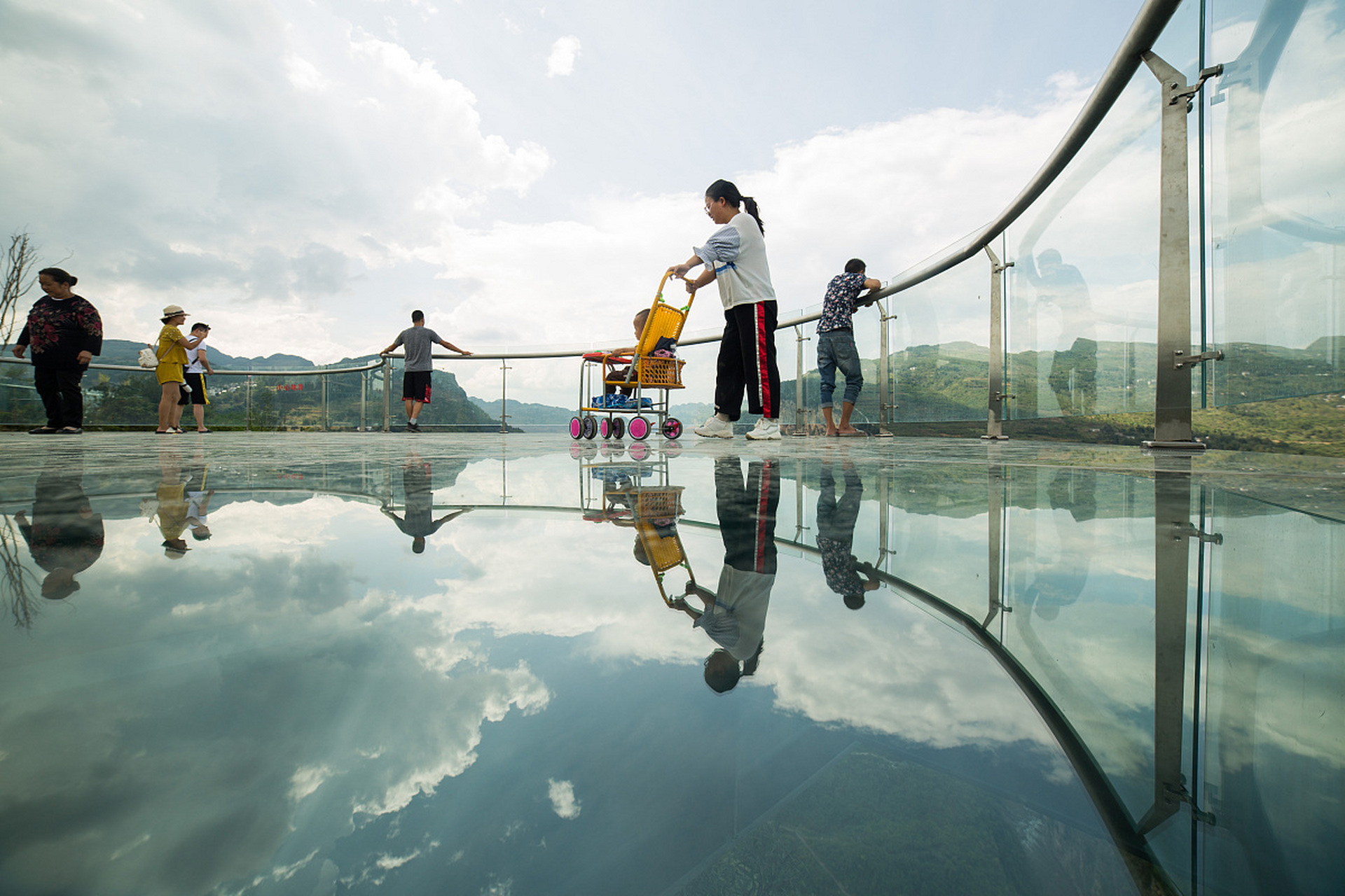 七星墩观景台:一处远离喧嚣的自然观景台,俯视云和梯田的全貌  七星墩