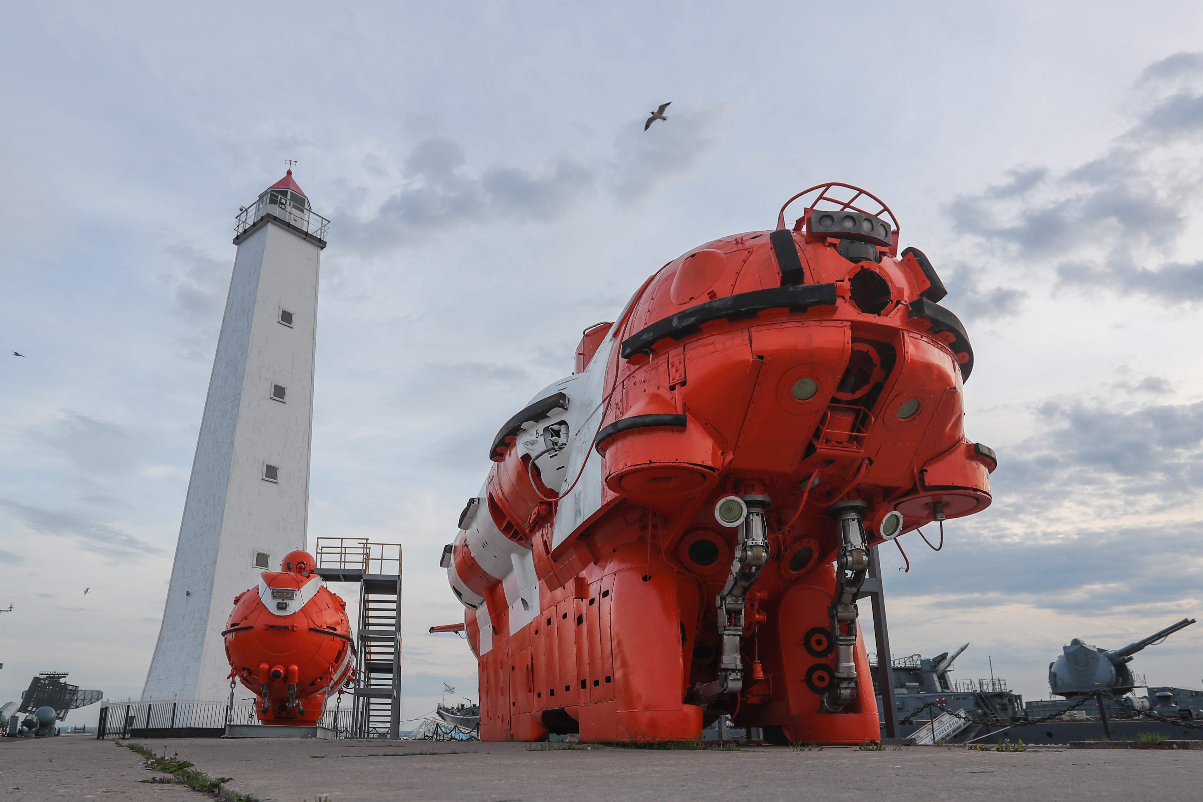 俄罗斯展出用于深海探测的水下机器人
