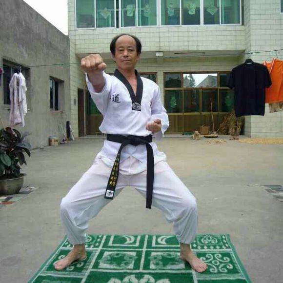 比武切磋再失利?40秒竟被击倒3次,看了高手来历更令人寒心