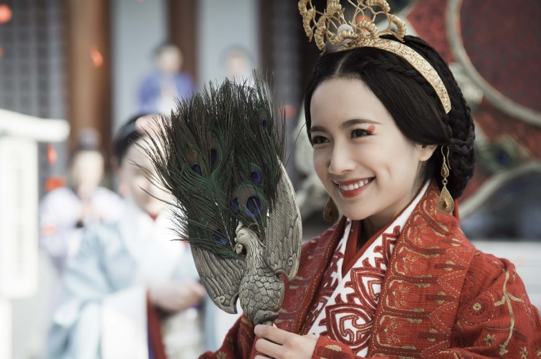 李春嫒:用短发演绎冷艳,用古装演绎活泼,喜欢这样的姑娘