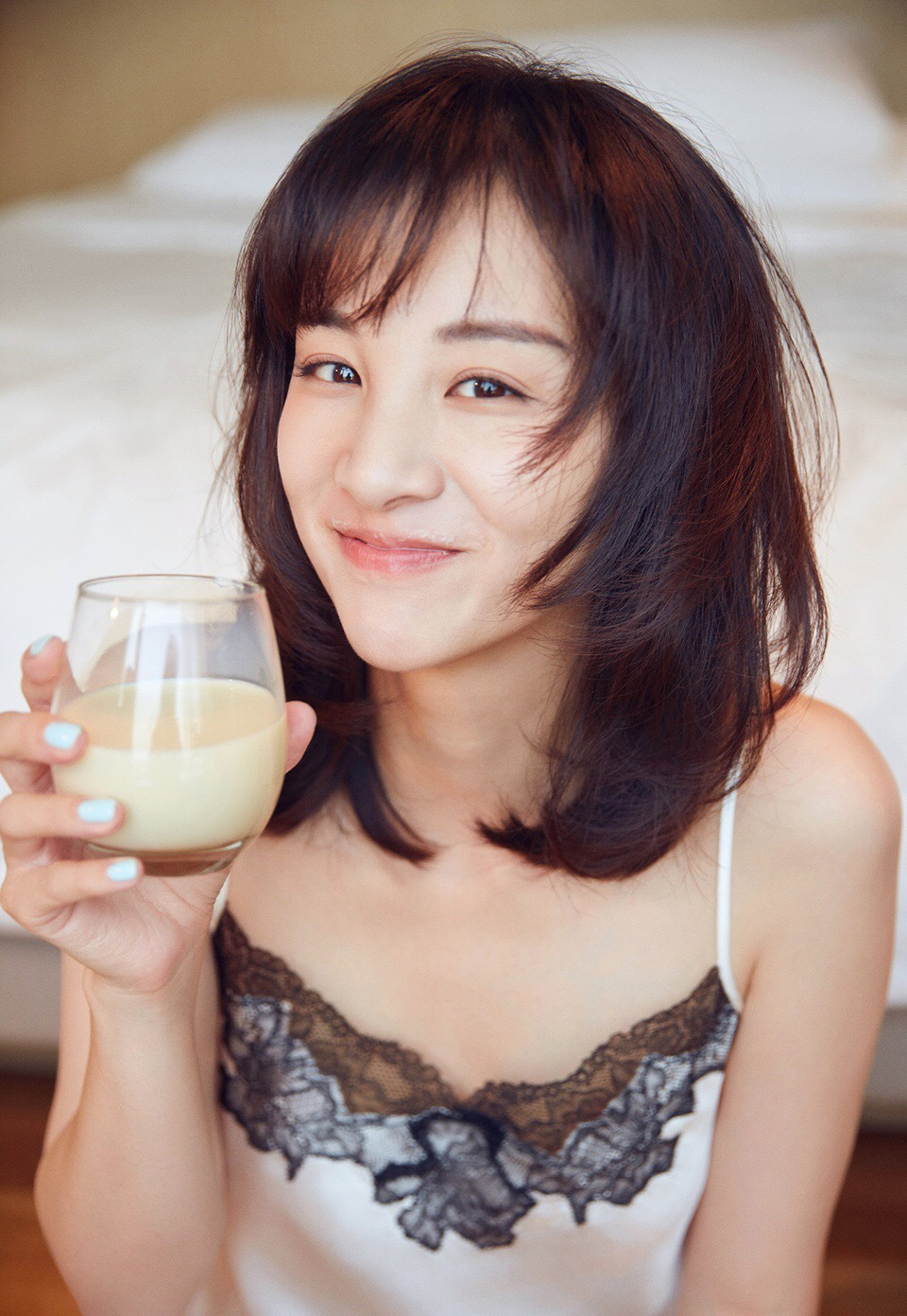 陈龙喜欢章龄之是有道理的,敢问这么美丽的她,有谁不喜欢?