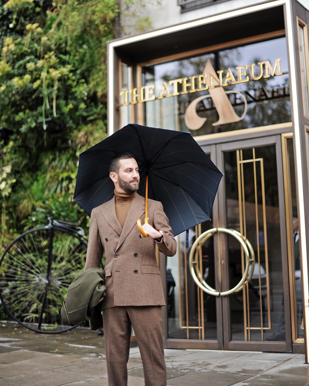 西装大叔来袭,满屏的荷尔蒙,帅到不行的腔调果然够爷们儿