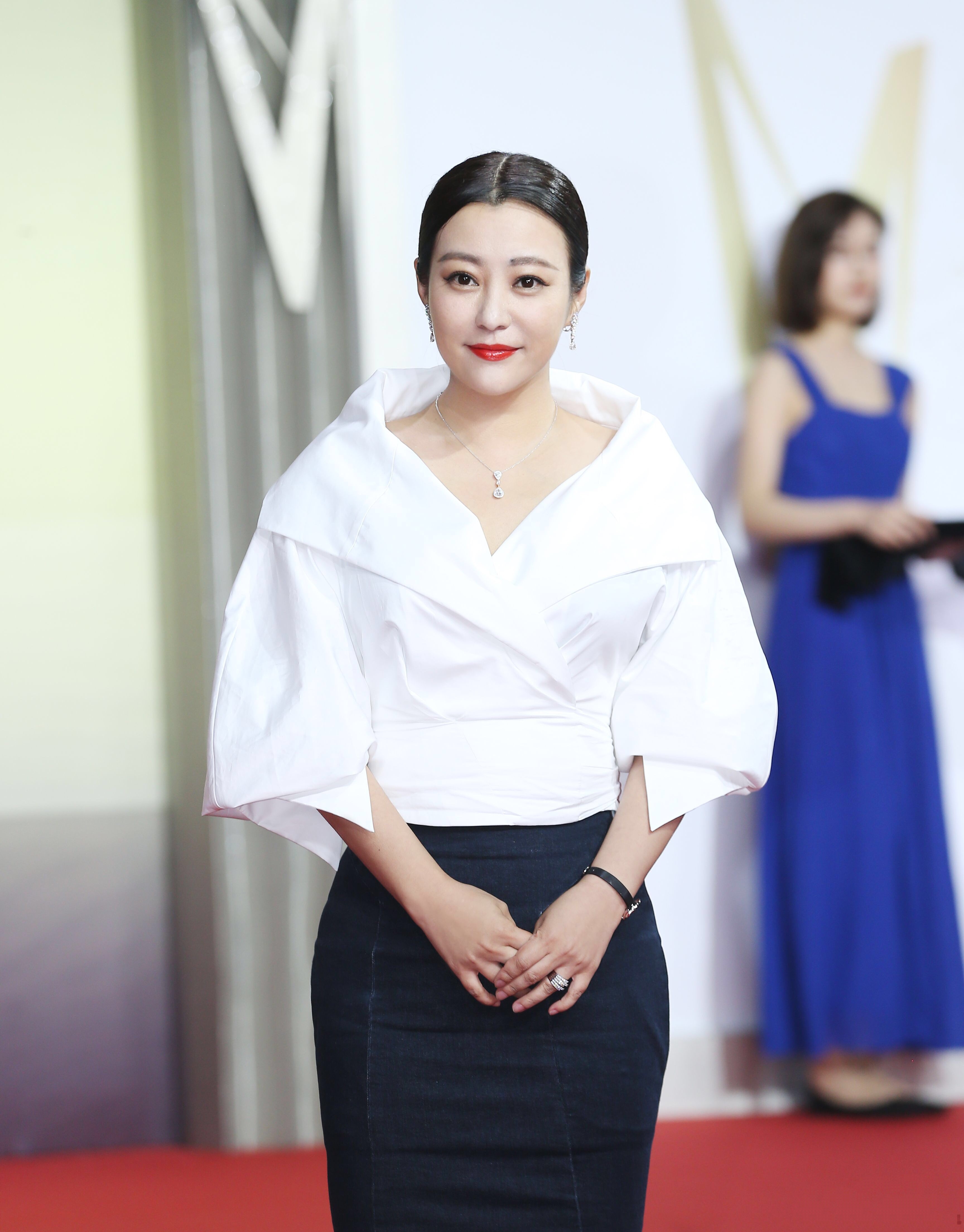 客观评价一下,郝蕾的身材算不算好?