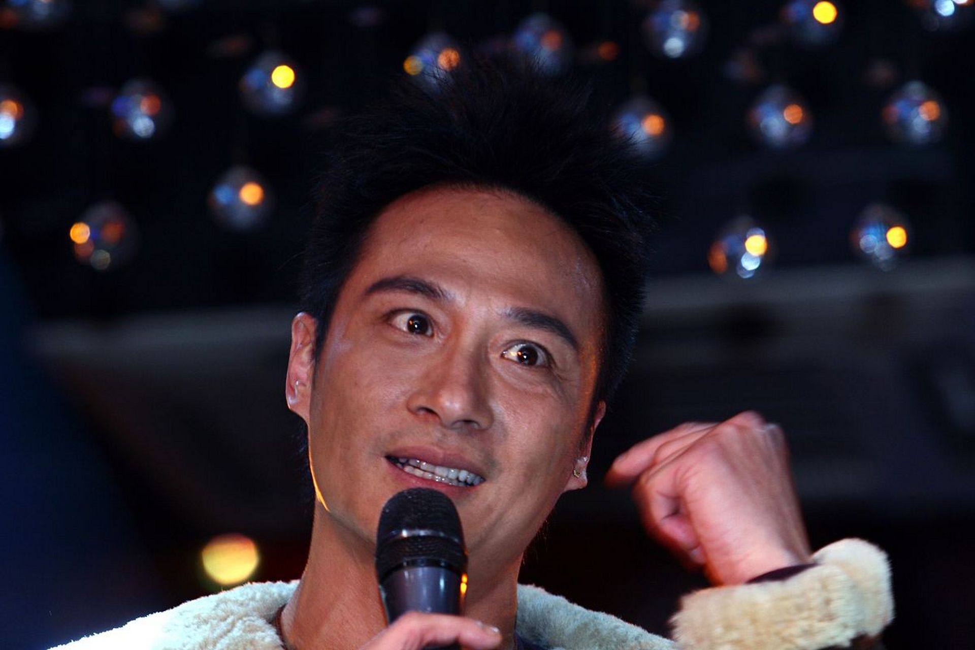 近日,香港艺人吴镇宇在一档综艺节目中说出"你们中国"的言论引发了