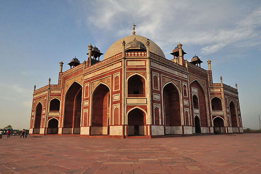 德里是一个迷人的城市,风景如画的景点对游客来说非常震撼