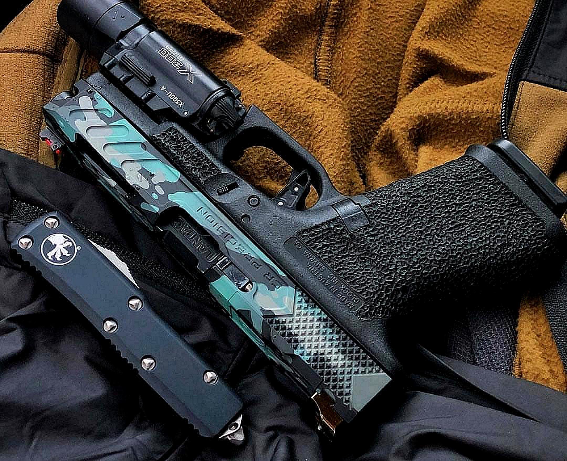 格洛克手枪最大的特点在于,大量使用工程塑料的枪身