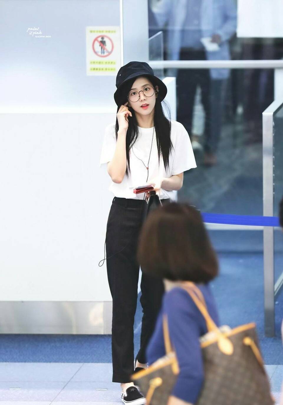 女明星眼镜look:南韩神颜裴珠泫好可爱啊,鞠婧祎也太软萌了