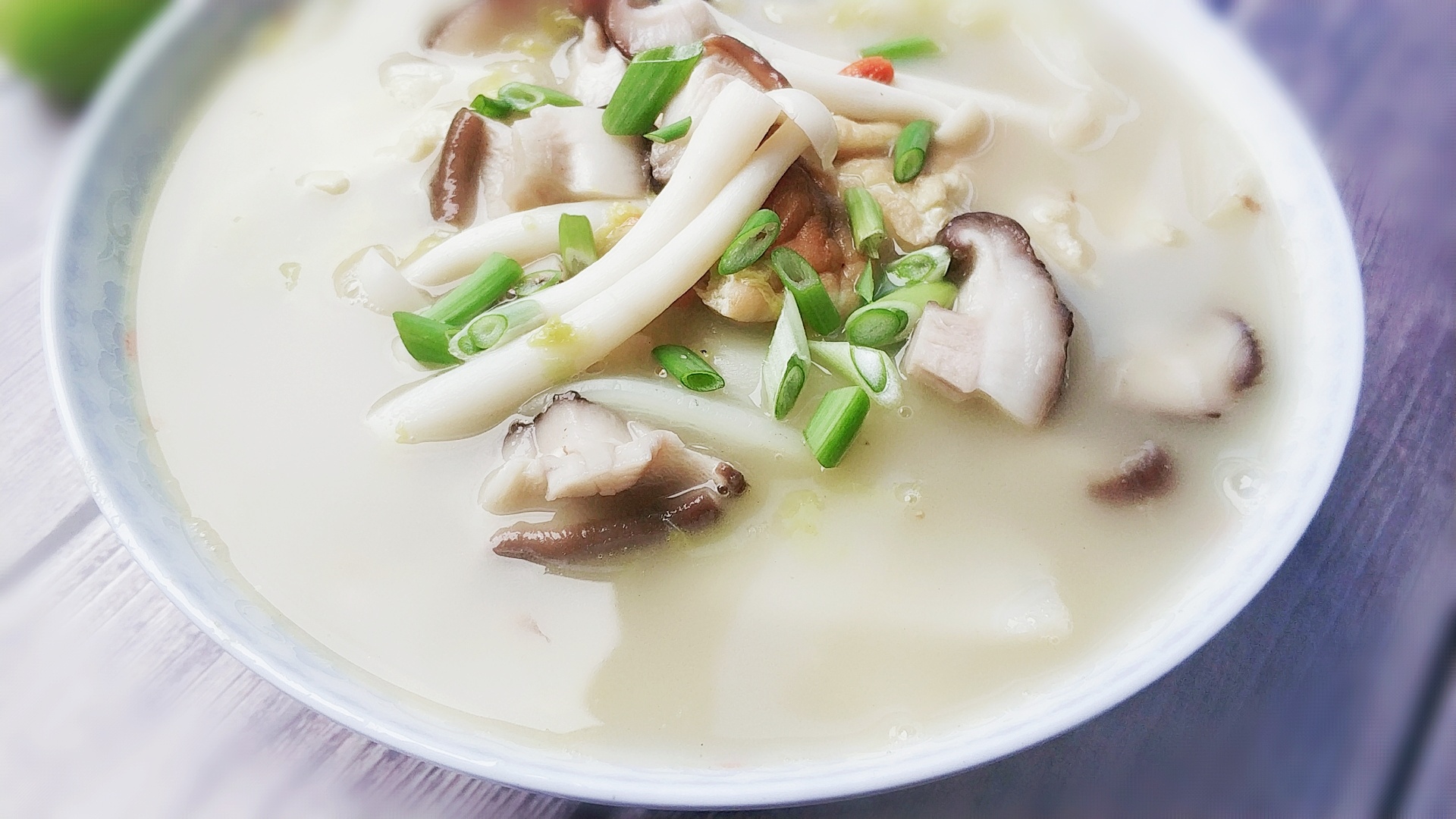 白菜汤也能炖出奶白色,比鱼汤更鲜美,简单易学,零失败