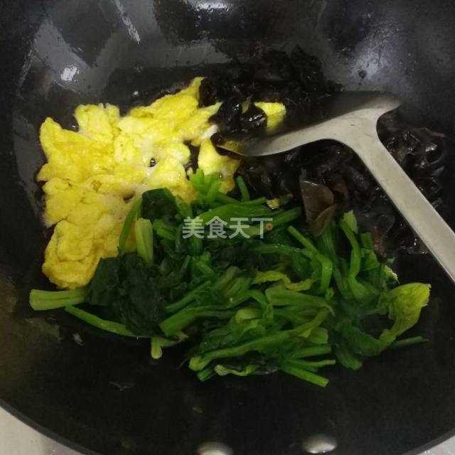 菠菜木耳炒鸡蛋图片