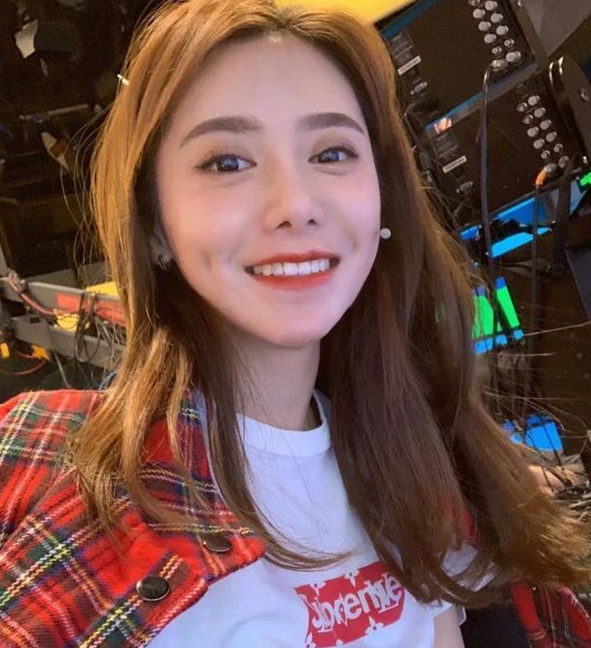 官宣!美娜和"沪上皇"秦奋甜蜜互动,网友:我的女神没了!