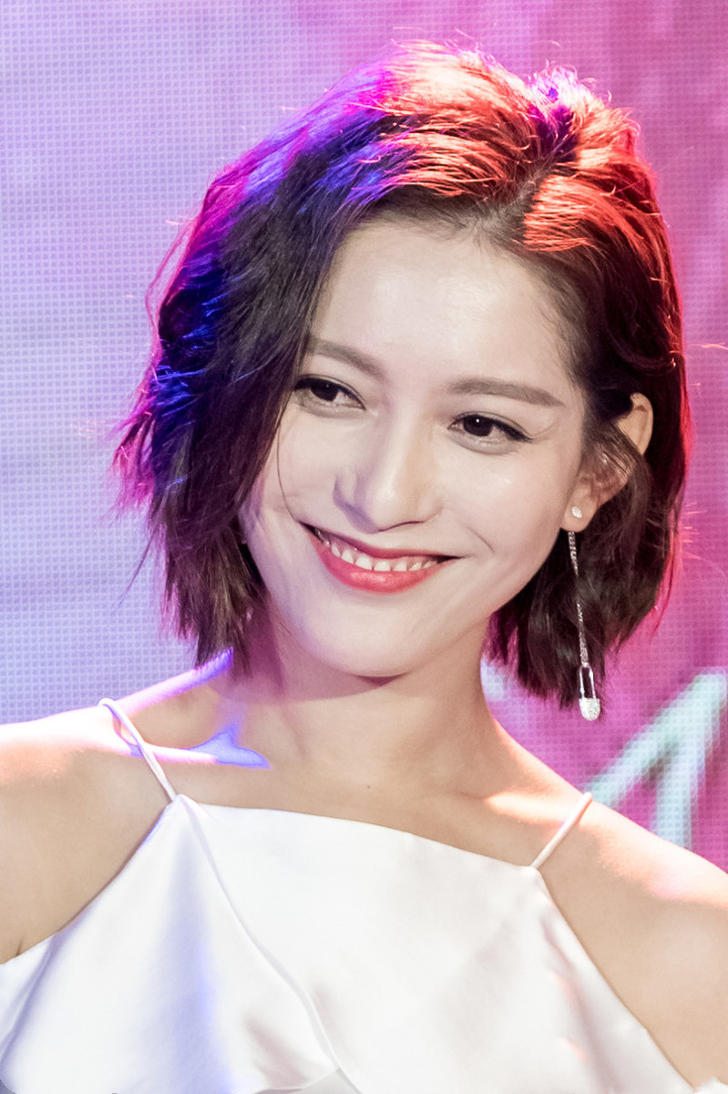 2016年,王姿允主演了现代都市网络季播剧《陈二狗的妖孽人生》,并在剧