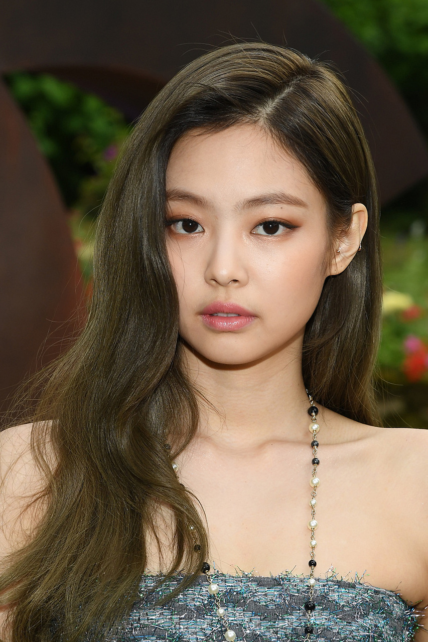 jennie演唱会哭了# 在演唱会上情感爆发,带着哭腔唱出感人至深的盖