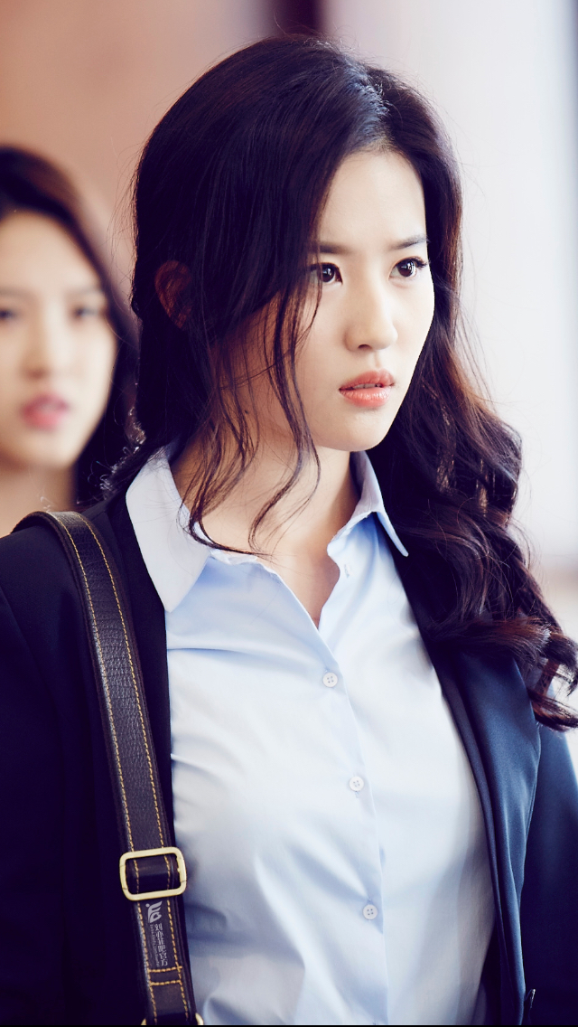 刘亦菲律师造型图片:若对手是你,输这一场又何妨?