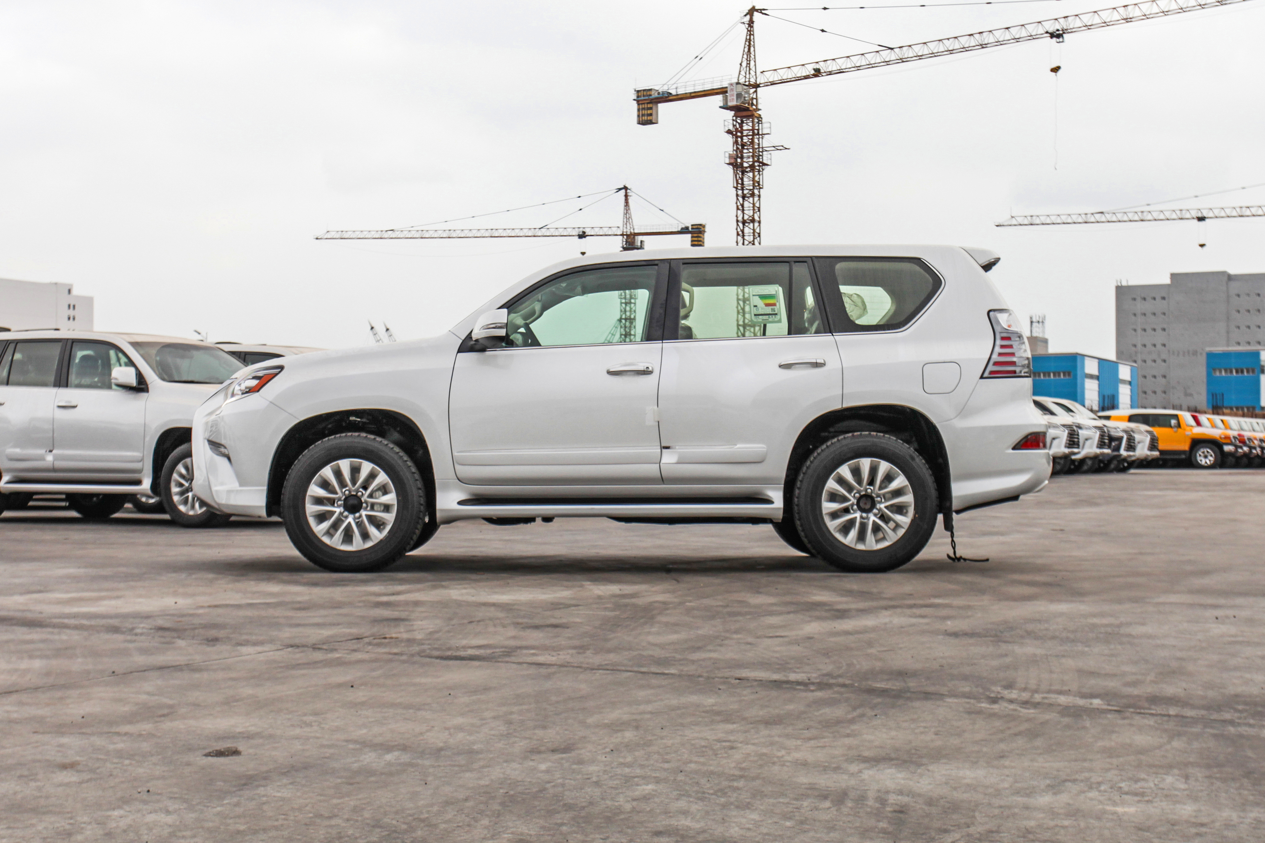 雷克萨斯gx460和丰田普拉多4000ltd该怎么选,贵10万到底值不值?