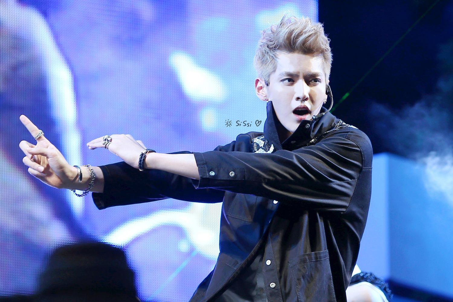 那年今日:金发王子凡现身音乐节展现帅气舞台魅力 !