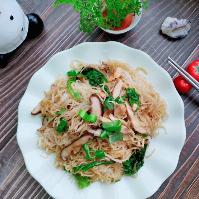 香菇鸡肉炒粉,一盘不够吃