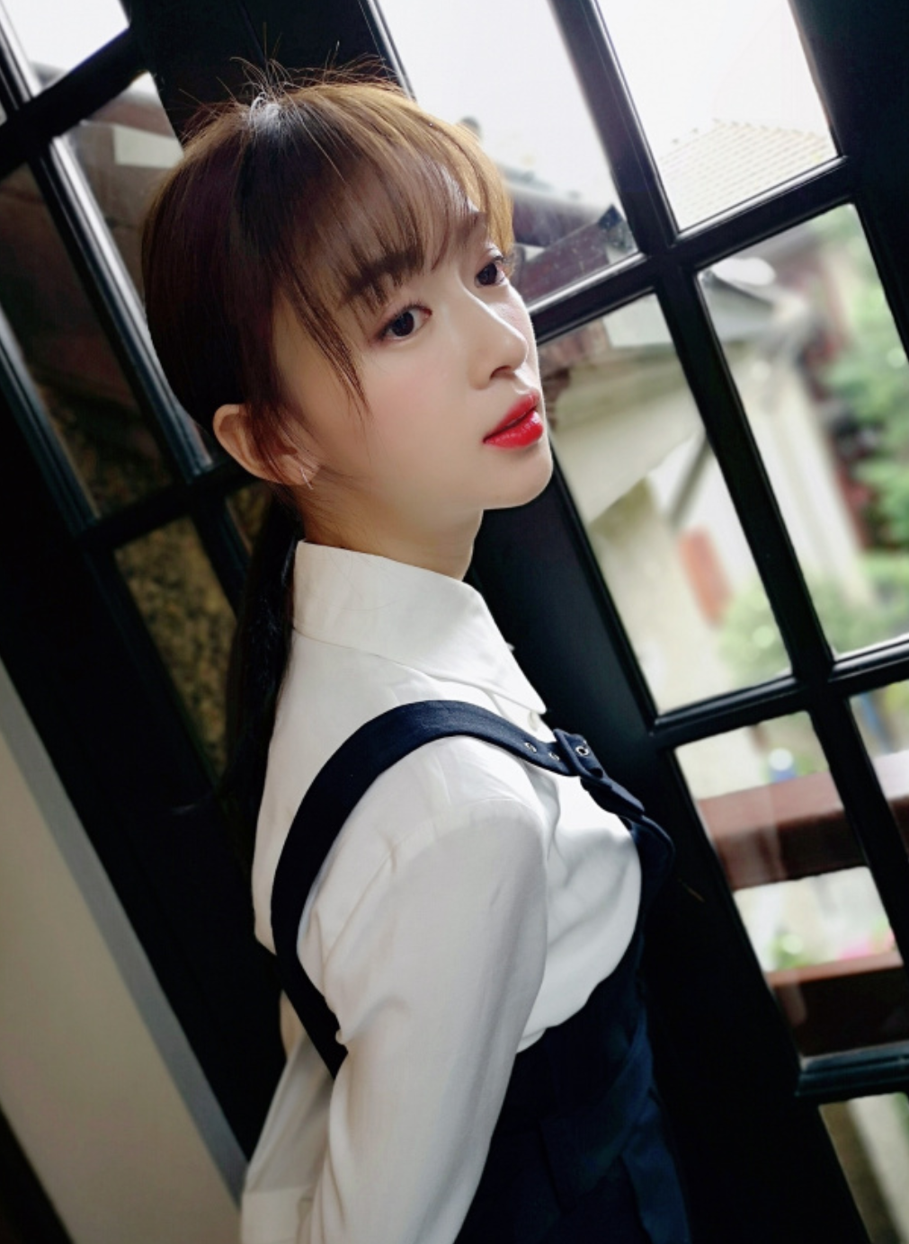 吴谨言素颜侧脸照,网友看完有话要说,应该选张好看的再发上来