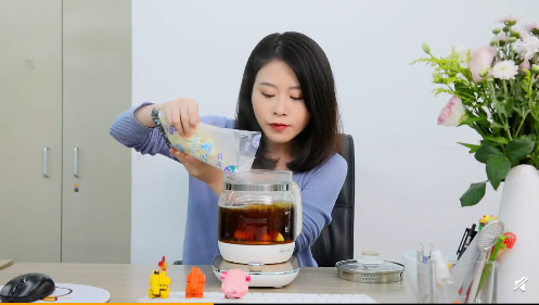 整改归来?"办公室小野"恢复更新 曾有女孩模仿自制爆米花烧伤离世