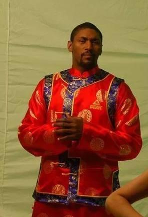 唐装穿在巨星身上,奥尼尔有模有样,科比主办方很有心