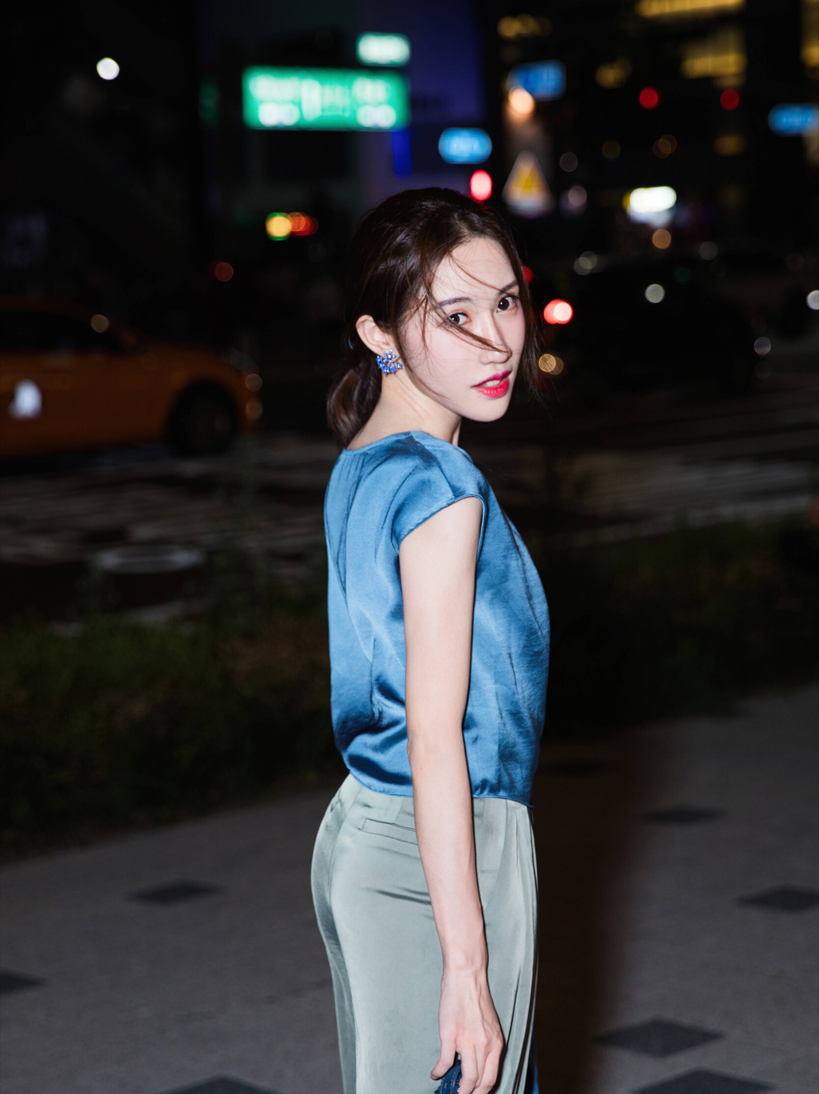 人像摄影:明眸皓齿,眉似新月的女子