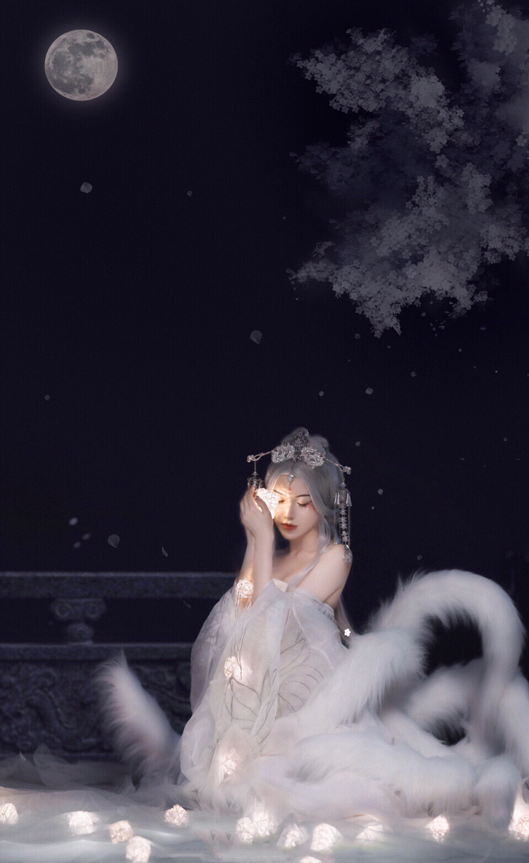 《白狐》主题古风服饰:美女是身材与美貌并存,皮肤也是真好!