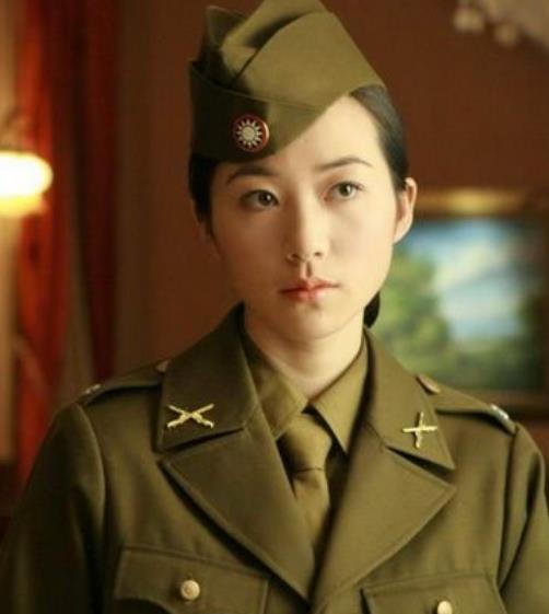 他是兵团司令与女上校战场结婚,婚宴上传来枪炮声,结果全军覆没