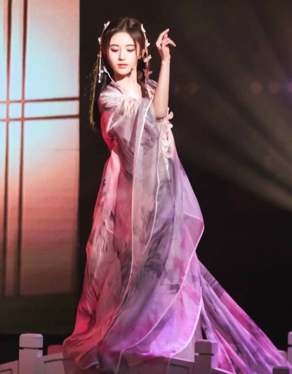 "千年美女"鞠婧祎,不仅五官精致楚楚动人,古装也是仙气十足