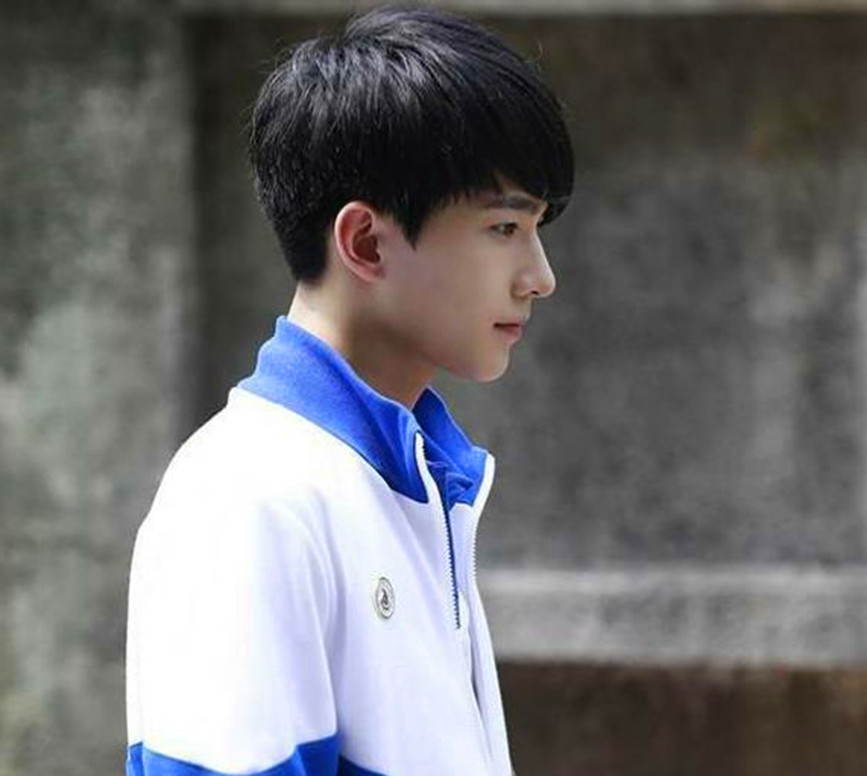 穿校服最帅的男星:鹿晗第五,胡一天第二,第一是帅气的校草!