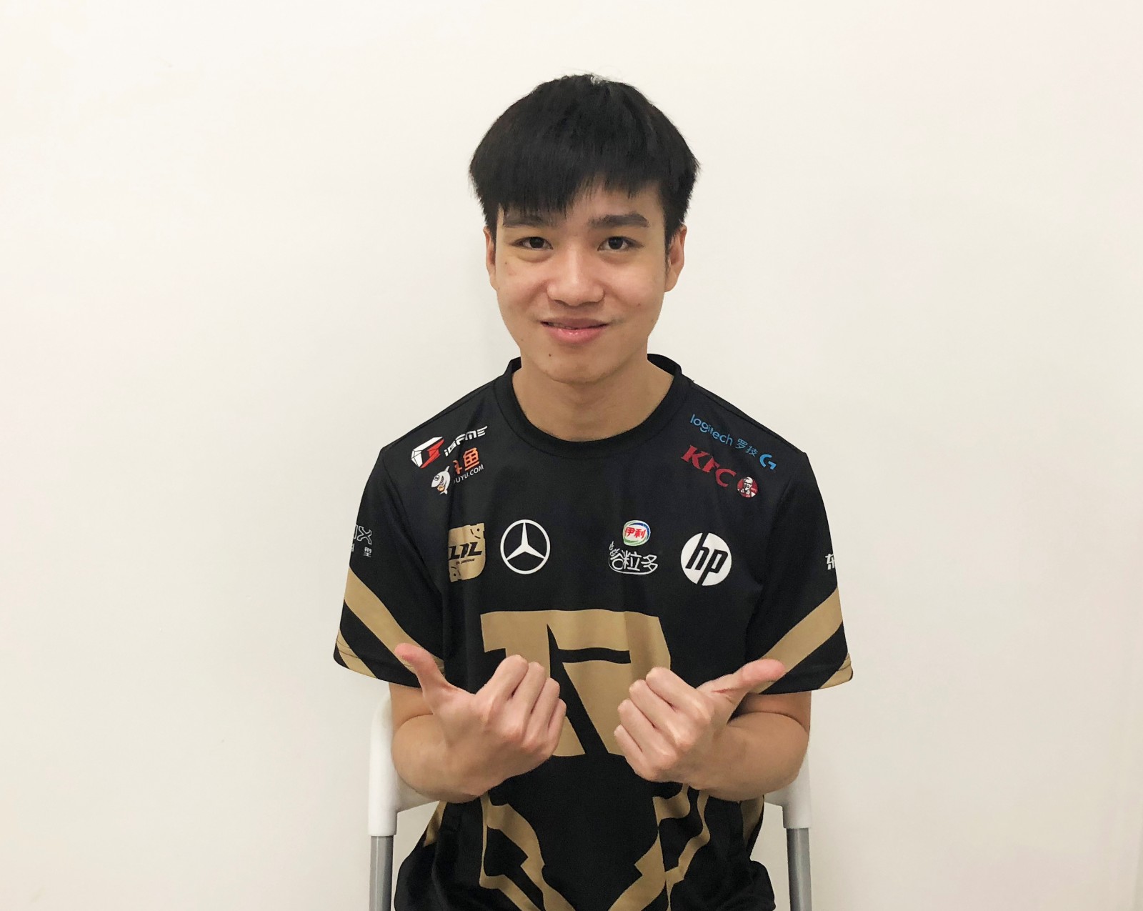 letme与uzi冰释前嫌,直播间被粉丝质问到哽咽