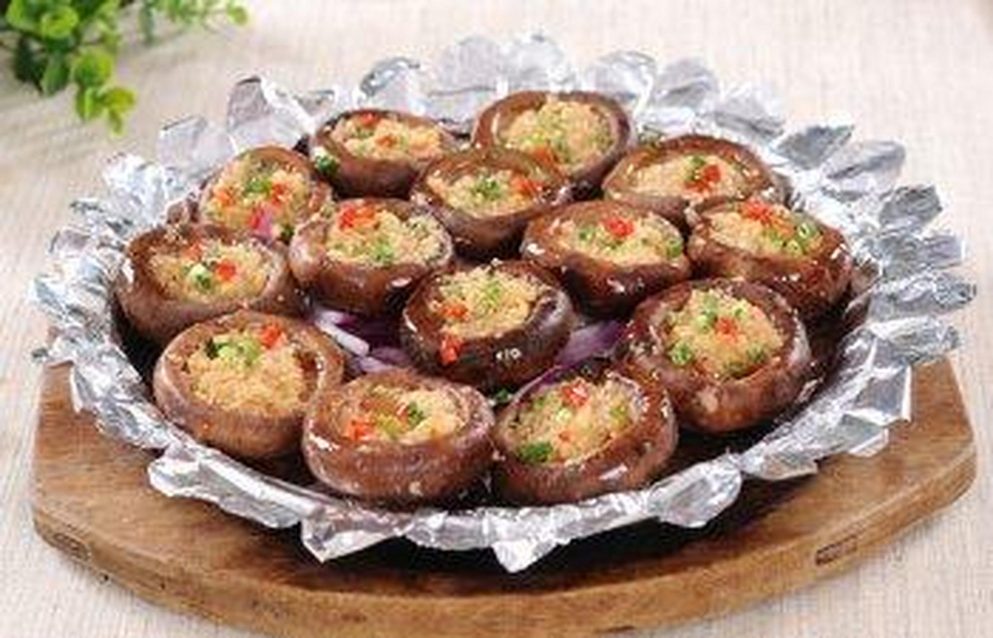 蒸香菇盒:一道传统的名菜,它属于安徽菜