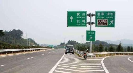 高速上错过了出口,在下一个路口上高速会另收费吗?看完不迷糊!