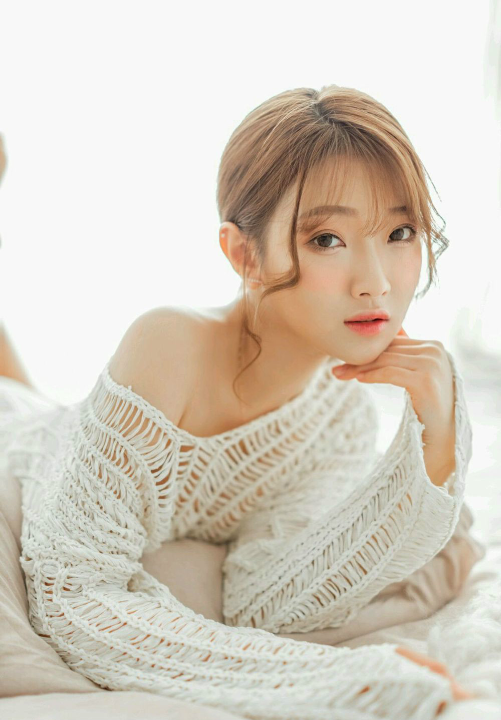 马尾辫氧气小美女,眼神清澈惹人怜爱