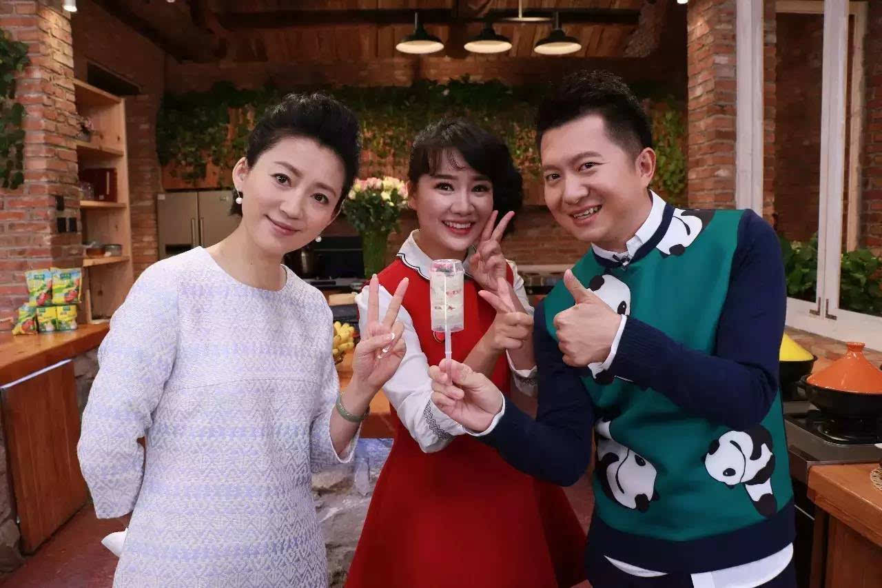 童年cp红果果跟绿泡泡,竟然是夫妻,结婚9年,即将迎来爱情结晶