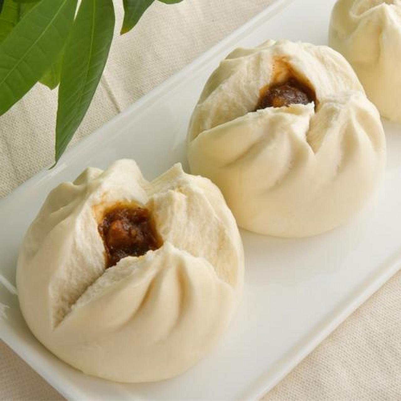 蚝油叉烧包是柳州大中型茶楼四季必备的品种,又是茶点中的名点,它采用