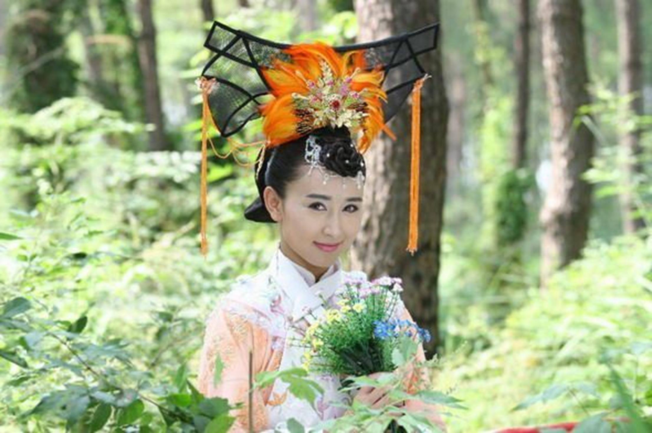 大清后宫的乌纱旗头欣赏:陈炜傅艺伟都美,霍思燕被狐狸卷给坑了