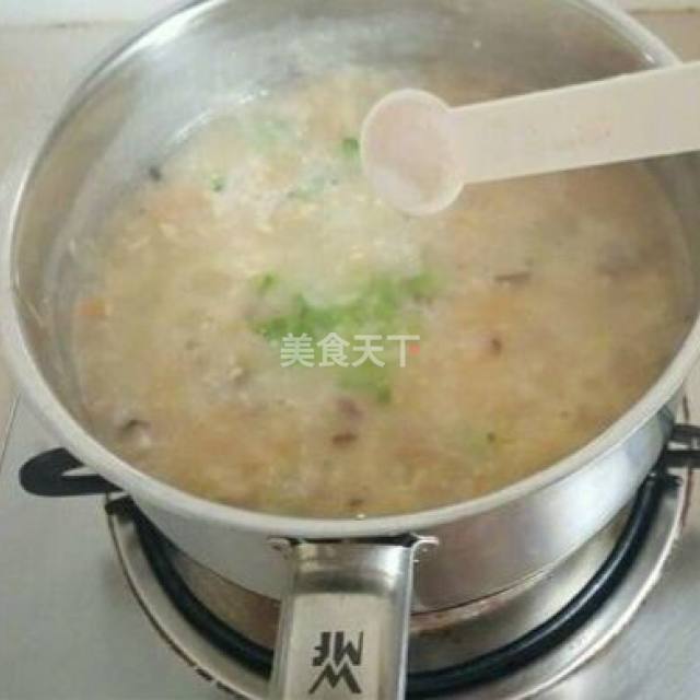 雞肉蔬菜粥,有肉有菜,營養美味.