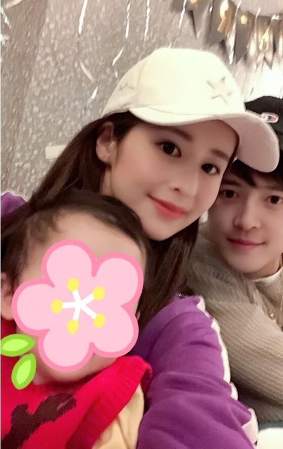 付辛博奔波10几小时回家庆祝老婆颖儿生日宴无意曝光豪宅内景