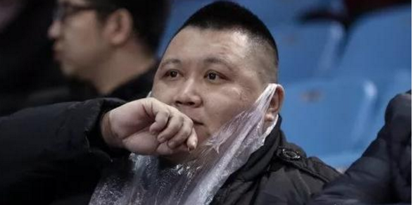 cba赛场上为何红了一位"瓜子哥"?他这个创意举动让人点赞!