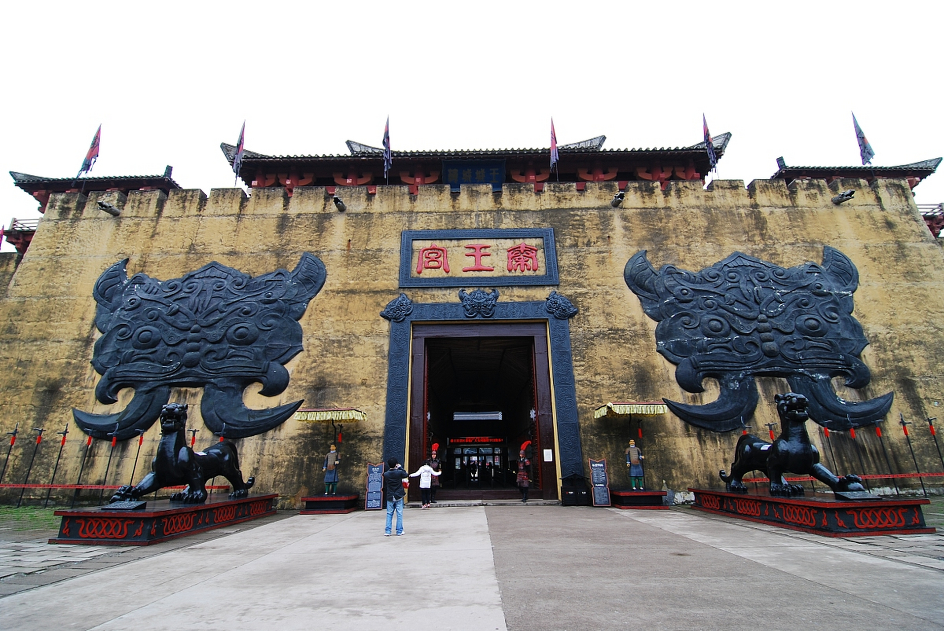 横店影视城是亚洲最大的影视摄制基地,位于中国浙江省金华市东阳市.