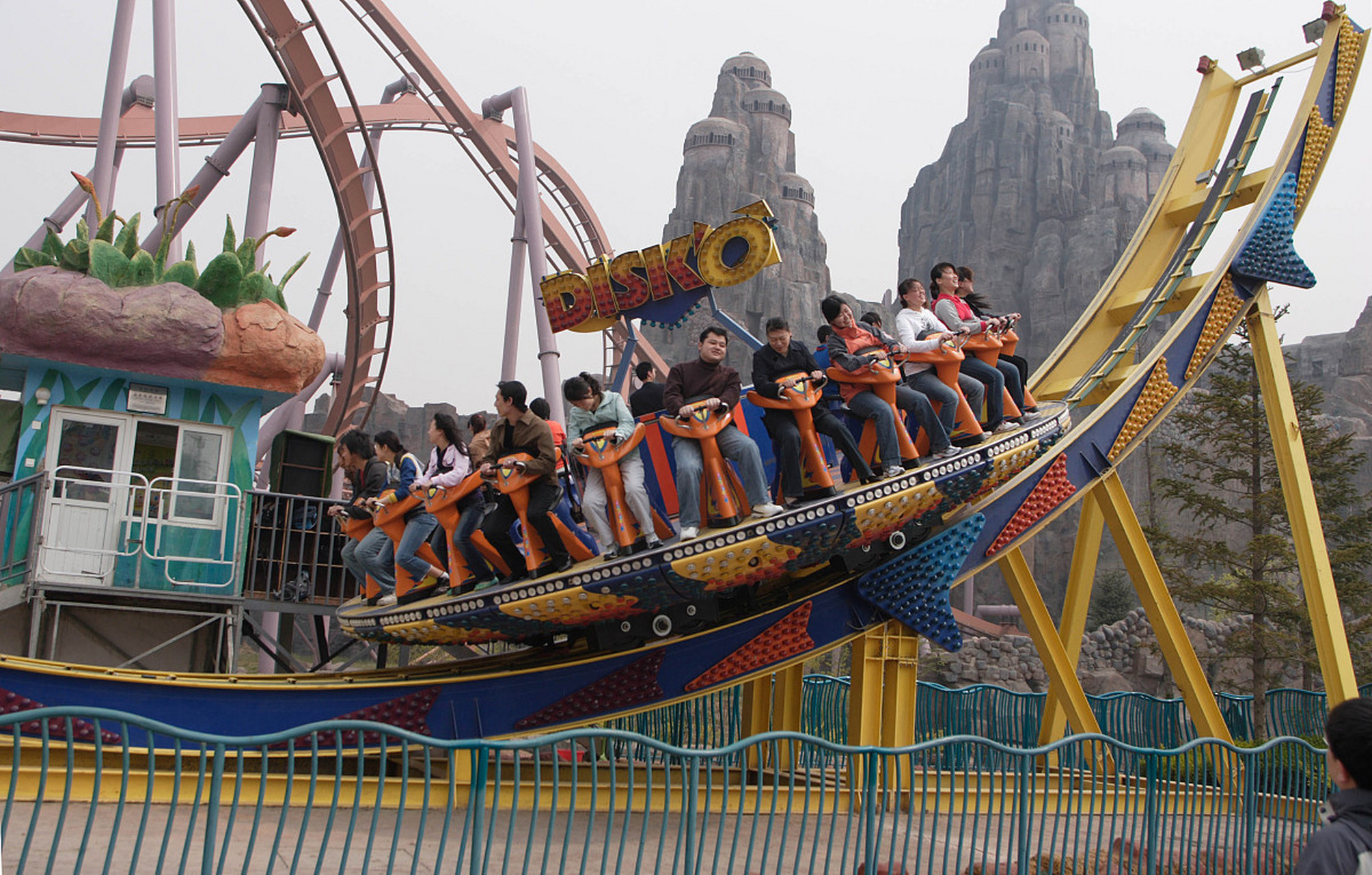 大同方特欢乐世界,是集游乐,演艺,餐饮,住宿于一体的大型主题公园