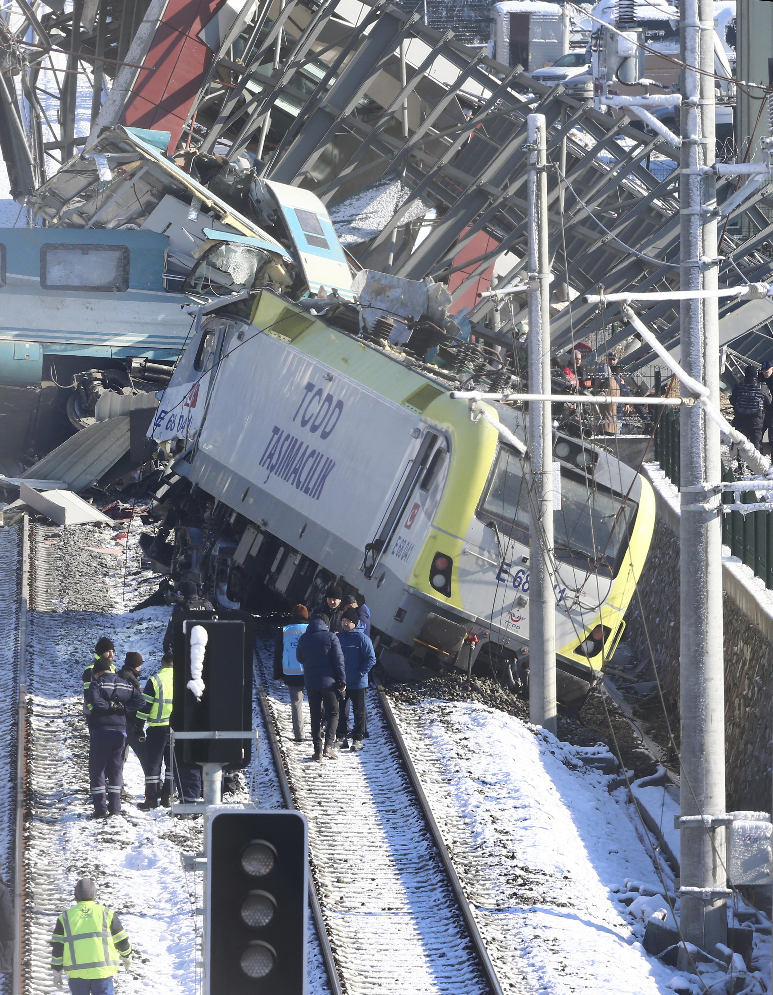 土耳其高鐵撞車事故致9死47傷(2)