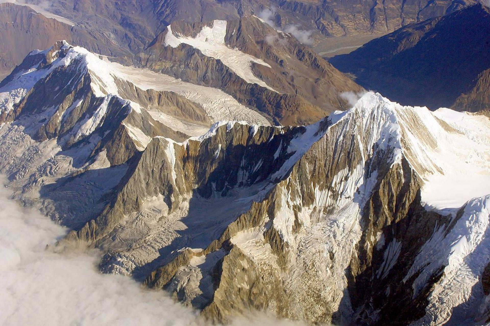 在漫长的地质运动中,喜马拉雅山脉是缓慢升起的,在很长的一段时间里