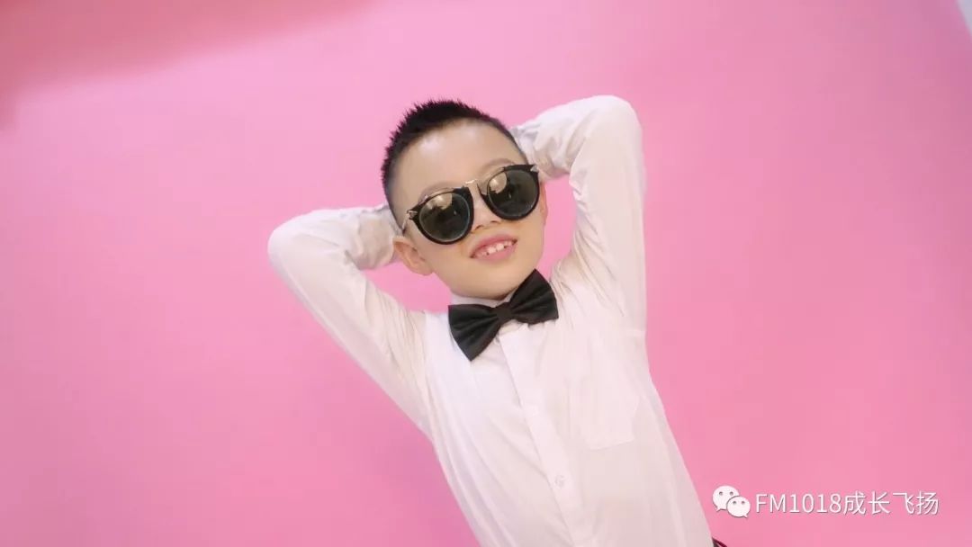 想知道我们的春晚小主持到底有哪些呢? 那就往下哦~ 李浩宇