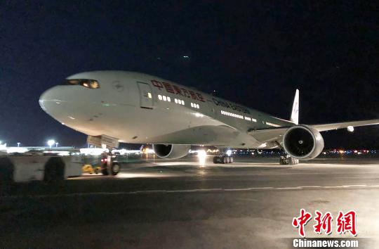 东航上海飞纽约航班空中紧急放油30吨备降救人