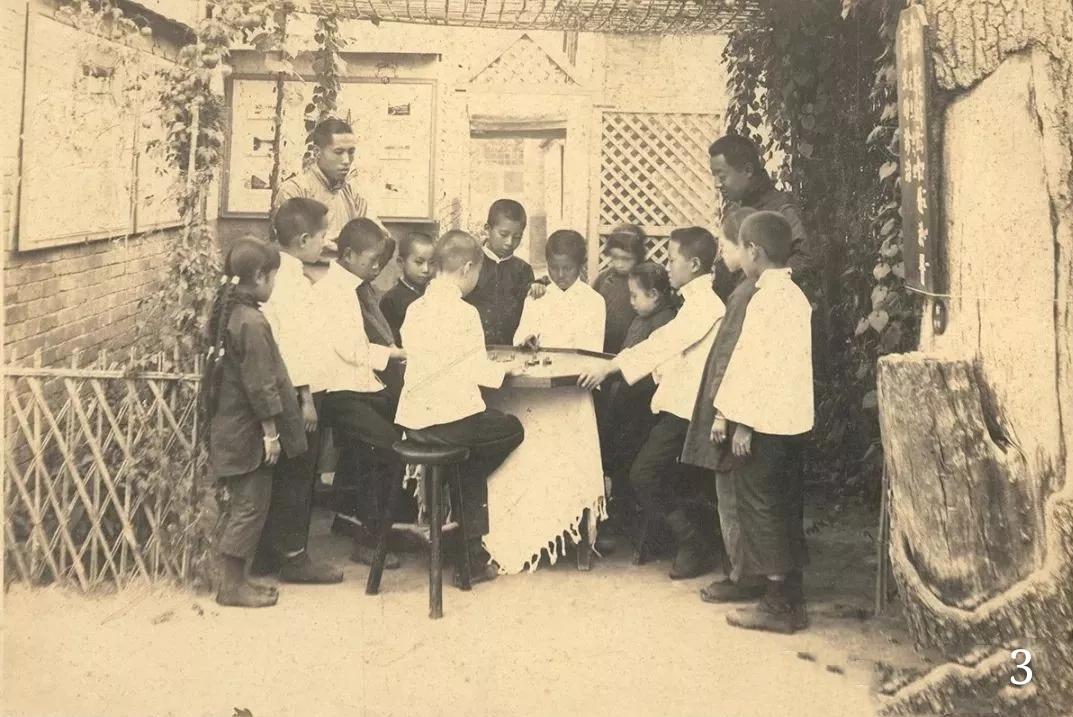 老照片:100年前小学生的学习和生活留影