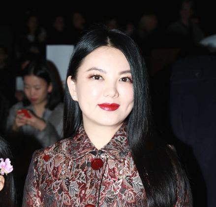 花样炫富的李湘此次放大招,用女儿王诗龄的身材证明几十万伙食费